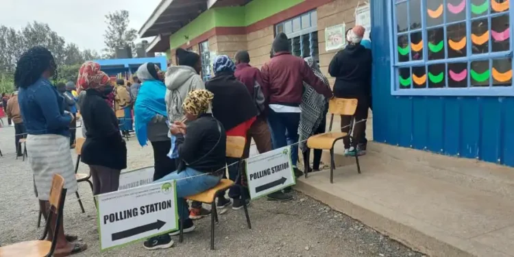 Kenyans queue to elect their leaders during the 2022 General Elections