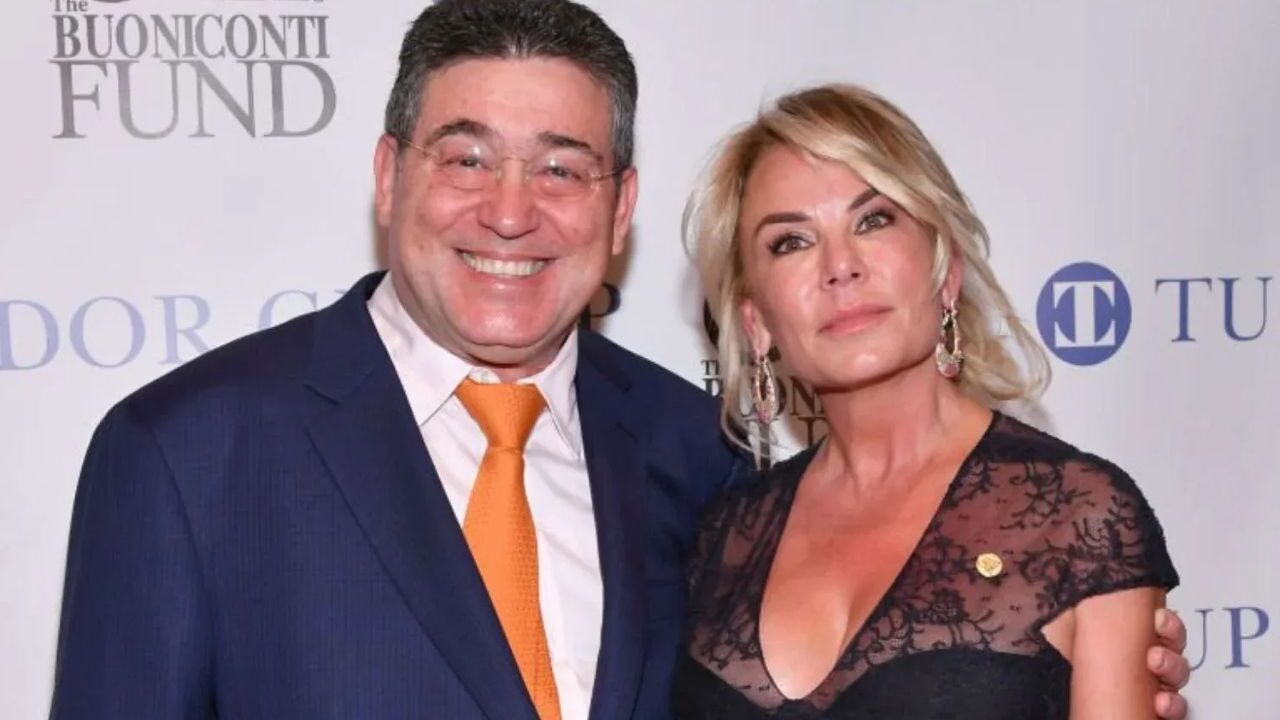 itzhak ezratti wife: His Wife Built Their Lives Together