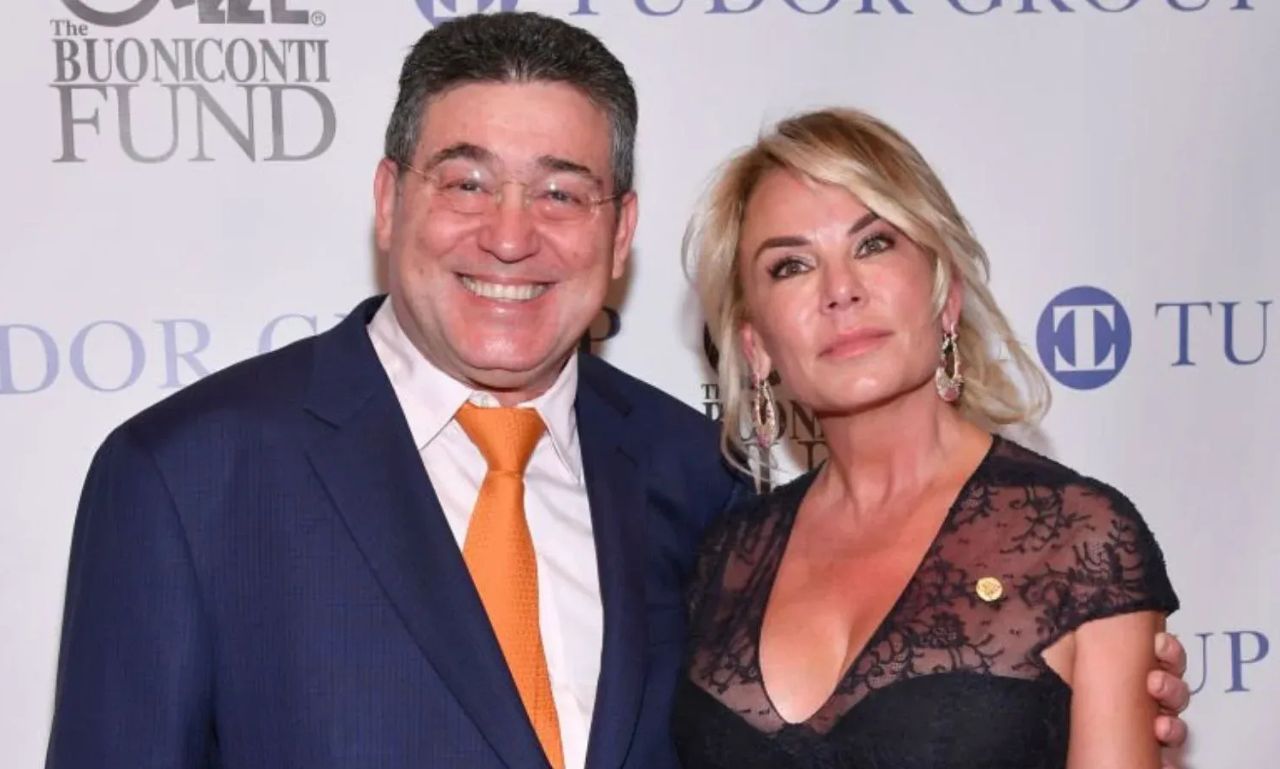 itzhak ezratti wife: His Wife Built Their Lives Together